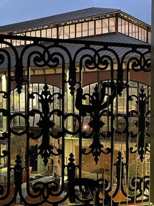 Vue Sur La Place Des Halles, Art Apparts Безье Экстерьер фото