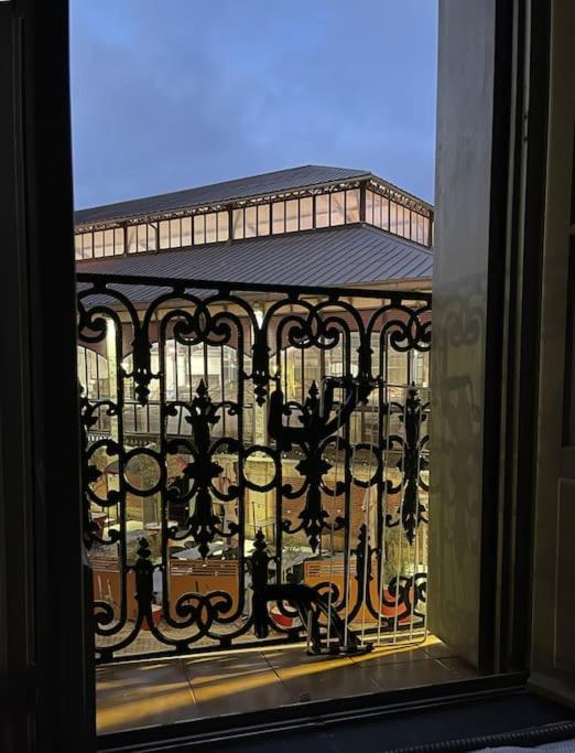 Vue Sur La Place Des Halles, Art Apparts Безье Экстерьер фото